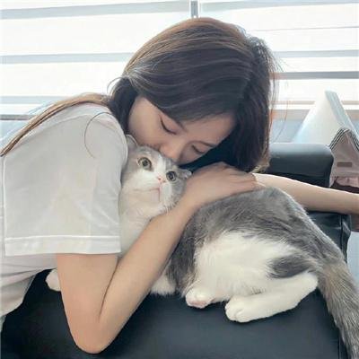 拥抱大白熊